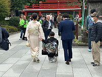 31 oktober - Tokyo - 07 -Traditionele kleding bij het 3-5-7 feest (voor kinderen van die leeftijden)