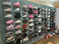31 oktober - Tokyo - 14 - Schoenen in het peperdure warenhuis Laforet