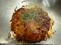 01 november - Tokyo - 24 - Zó moet een okonomiyaki uit Hiroshima eruitzien . . . .