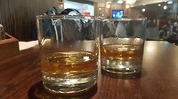 Dubbele whisky op vliegveld