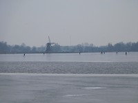 Schaatsers op Paterswoldsemeer