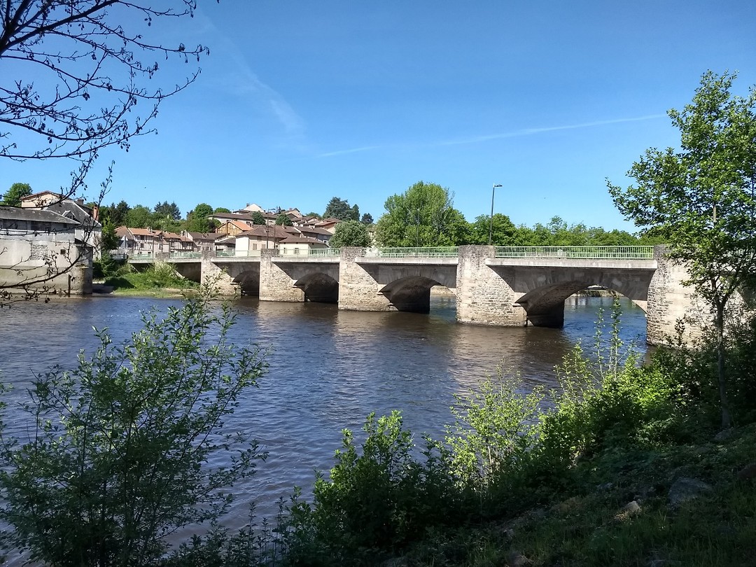 Brug van Aixe-sur-Vienne