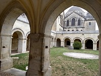 Basiliek Saint Front, kloostergang