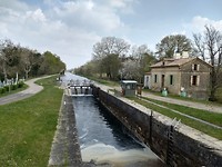 Sluis in kanaal bij Basanne