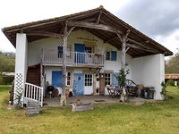 Ons huisje (bovenverdieping) voor 1 nacht op domain de Londeix