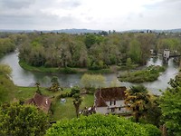 Uitzicht op de Gave d'Oleron met rechts de oude brug van Sauveterre-de-Bearn