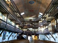 Bijzonder interieur van de kerk van Espelette