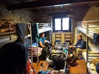 Albergue in deel kapel Santa Ana