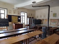 oud schooltje in Montrol-Senard
