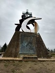 Monument langs route Monte de Gozo