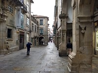 Mooi straatje met arcades