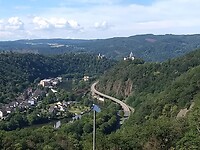 Uitzicht op Lahnstein, halverwege de klim van de Liedchesberg
