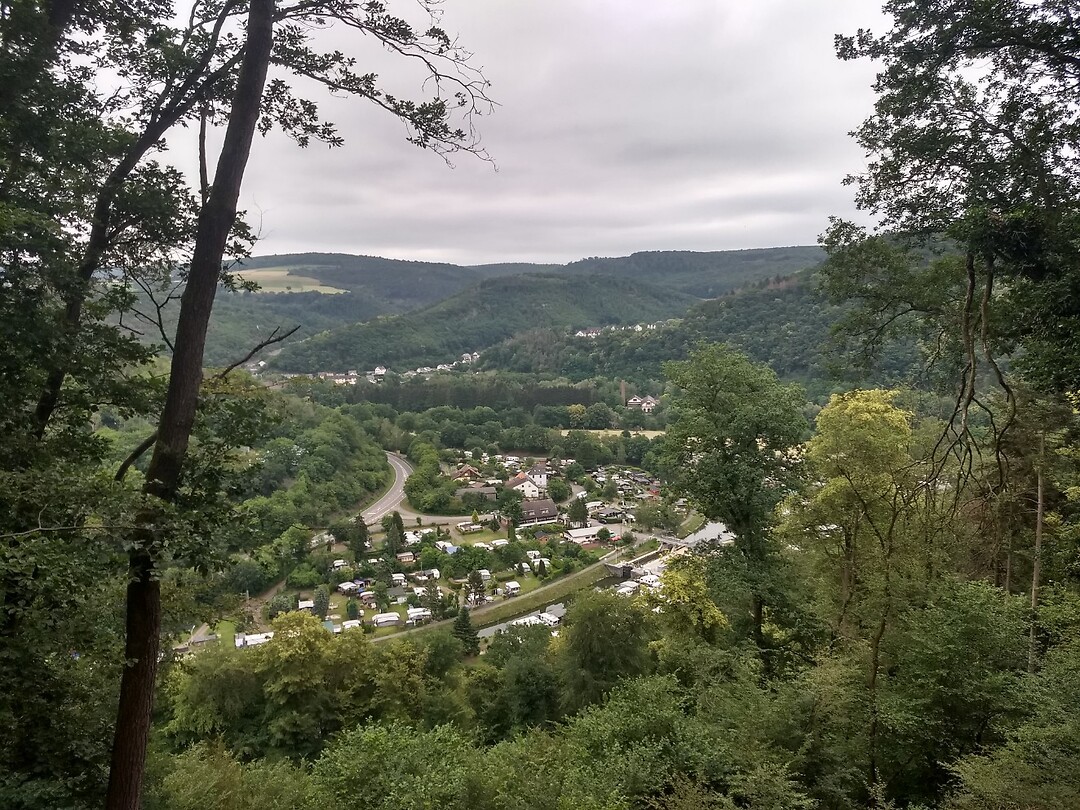 uitzicht op de Lahn tijdens klim naar Lahnstein auf der Höhe