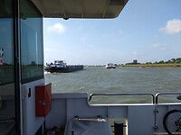 Met het fietsvoetveer de Waal over bij Tiel