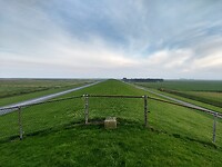 Waddenzeedijk met overstapje