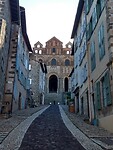 Klimmen naar de kathedraal Notre Dame du Puy