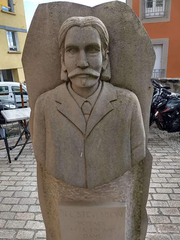 Beeld van Stevenson in Monastier