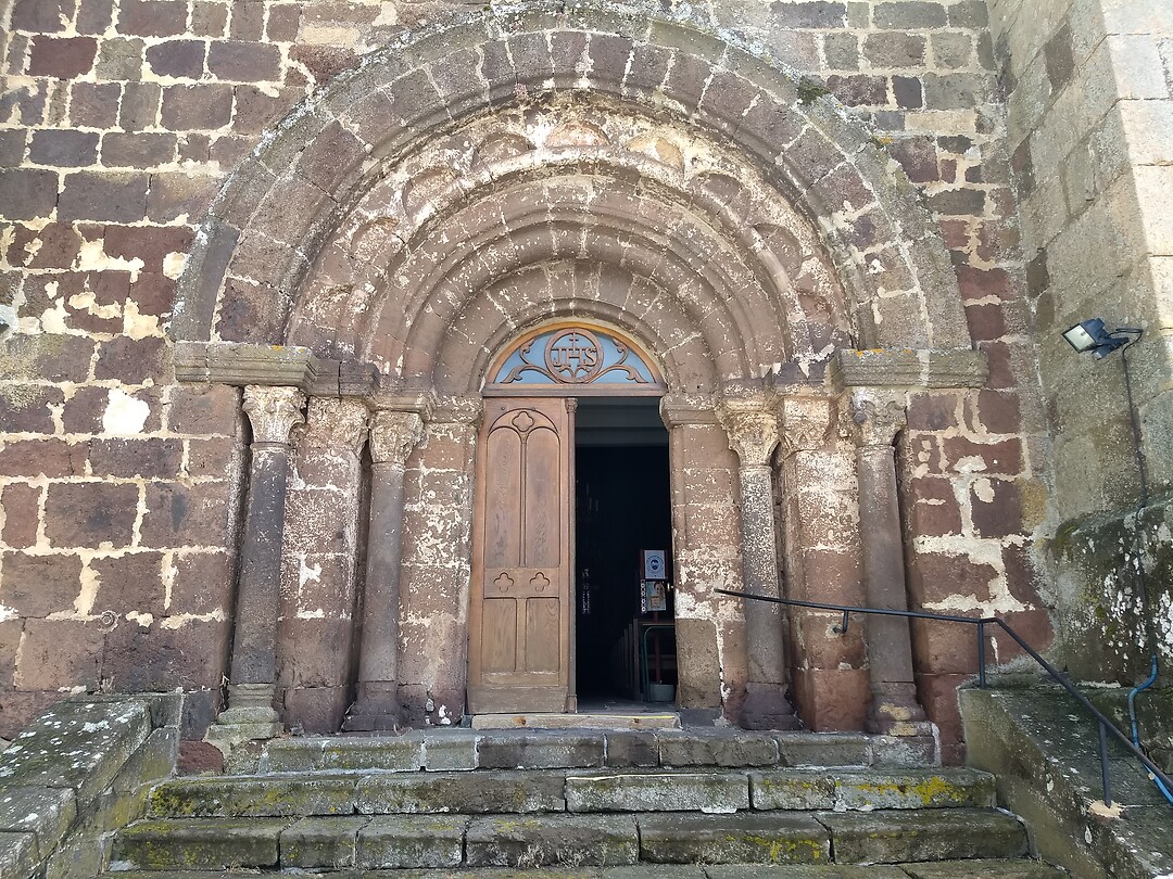 Deur kerk van Landos