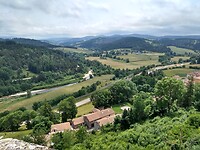 Uitzicht vanaf kasteel Luc in de vallei van de Allier