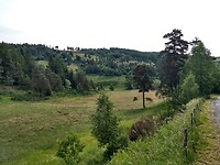Vallei tussen Cheylard-l'Eveque en Espradels