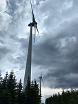 Enorme windmolens (en dreigend weer)