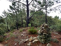Mooi pad over de bergkam