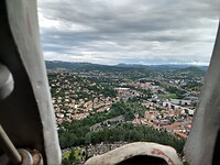 Uitzicht vanuit het ijzeren standbeeld Notre Dame de France