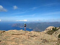 Op een tussen plateau voor de laatste klim naar de top van de Ortu
