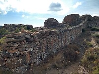 Muur op de bergkam