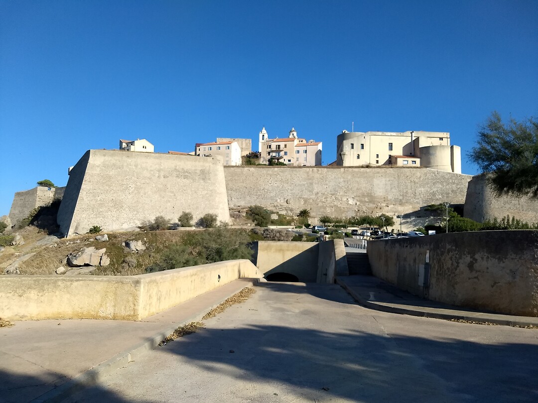 Citadel Calvi vanaf cache