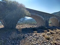 Brug over de droge Fango rivier bij Galeria
