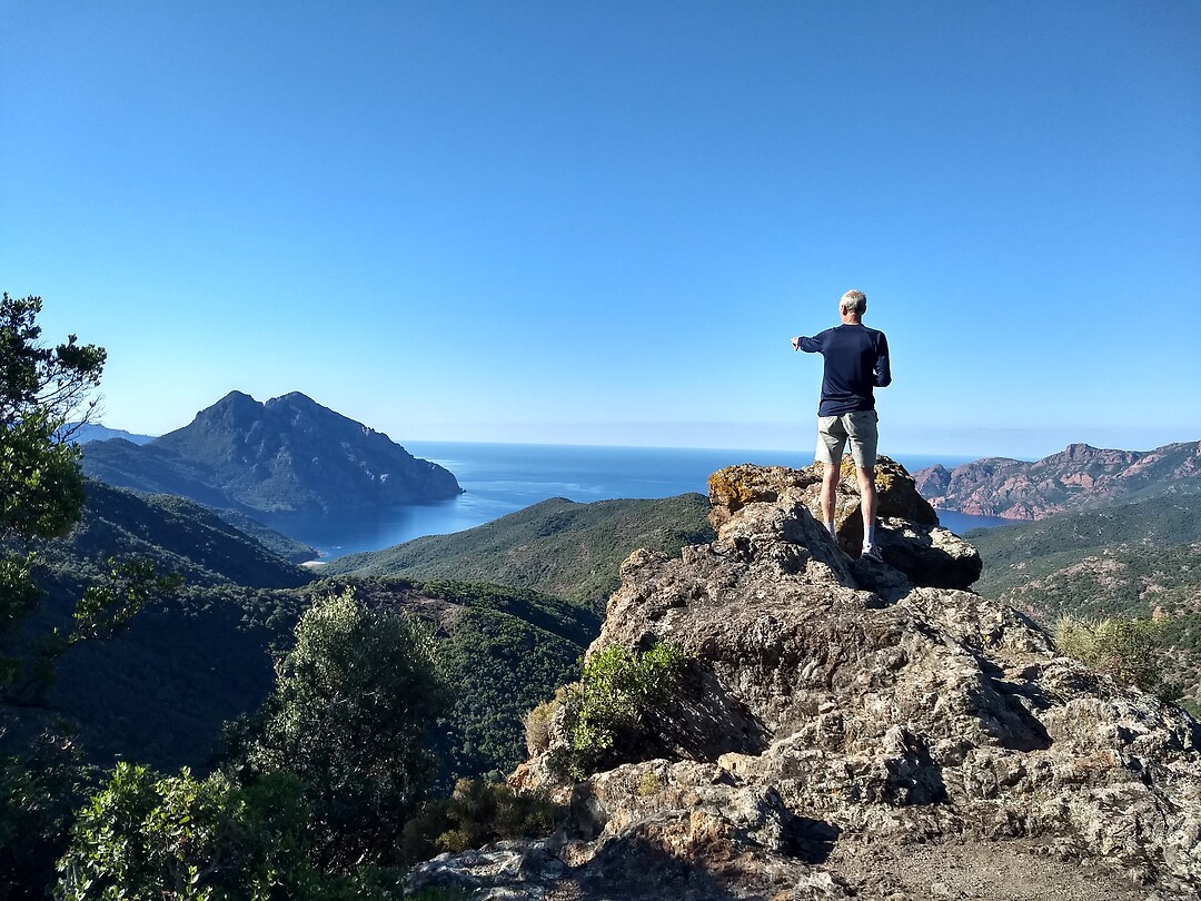 Cache "vue sur Girolata"