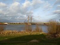 Terugblik op de brug bij Zaltbommel