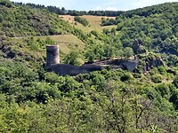Burg Stahlberg aan overzijde van het Borbach dal