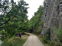 Steile wand langs de Urft
