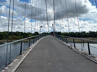 Lange fietsbrug over de Elbe
