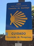 Automobilsten pas op Santiago wandelaars op weg!