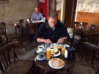 Ontbijten in cafe Boby