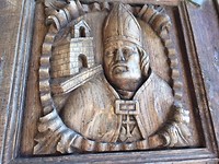 Houtsnijwerk deur kathedraal