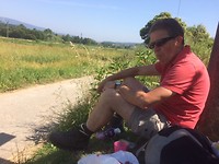 Lunch onder een druivendak