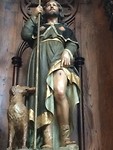 Met pelgrimsmantel, -staf en Jacobschelpen