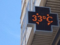 In de schaduw 33, in de zon 38 graden.