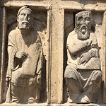 Beelden aan de buitenkant van de kathedraal