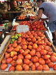 Tomaten in soorten op de markt