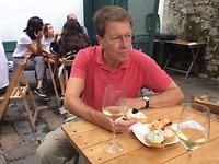 Pinxto's en een glas witte wijn als lunch