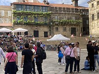 Gezellig druk rond de podia