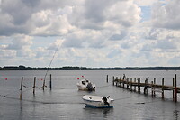 Prachtige wolken boven het water