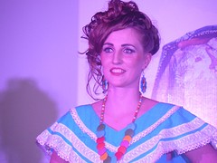 Lizzy, vrijwilliger uit Nederland, een ware mannequin