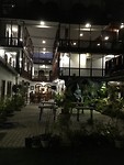 Sunray hotel bij avond