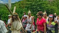 Kruisweg processie onderweg naar de luchthaven Loja.